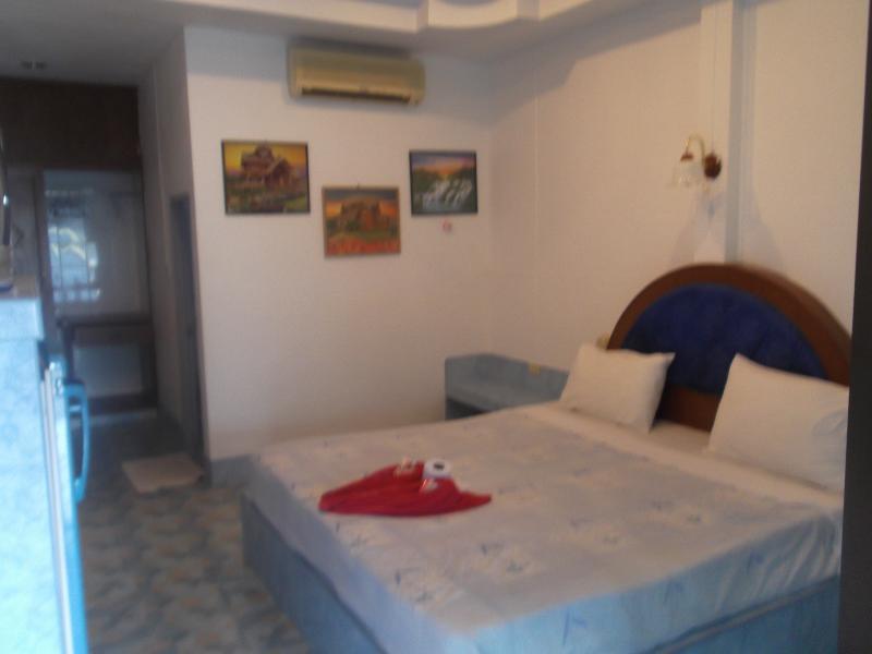 Oyo 851 On Hill Residence Patong Экстерьер фото